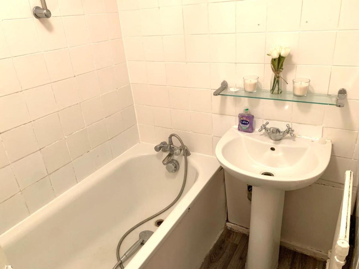 Private Bedrooms In A Flat! Home Away From Home! Shared Bathroom Лондон Экстерьер фото